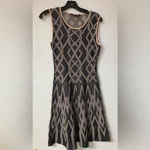 BCBG MAX SZ SMALL. KNIT PULLOVER.